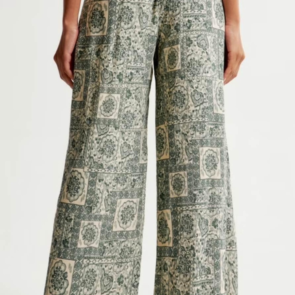 Patterned Green Wide-Leg Pants